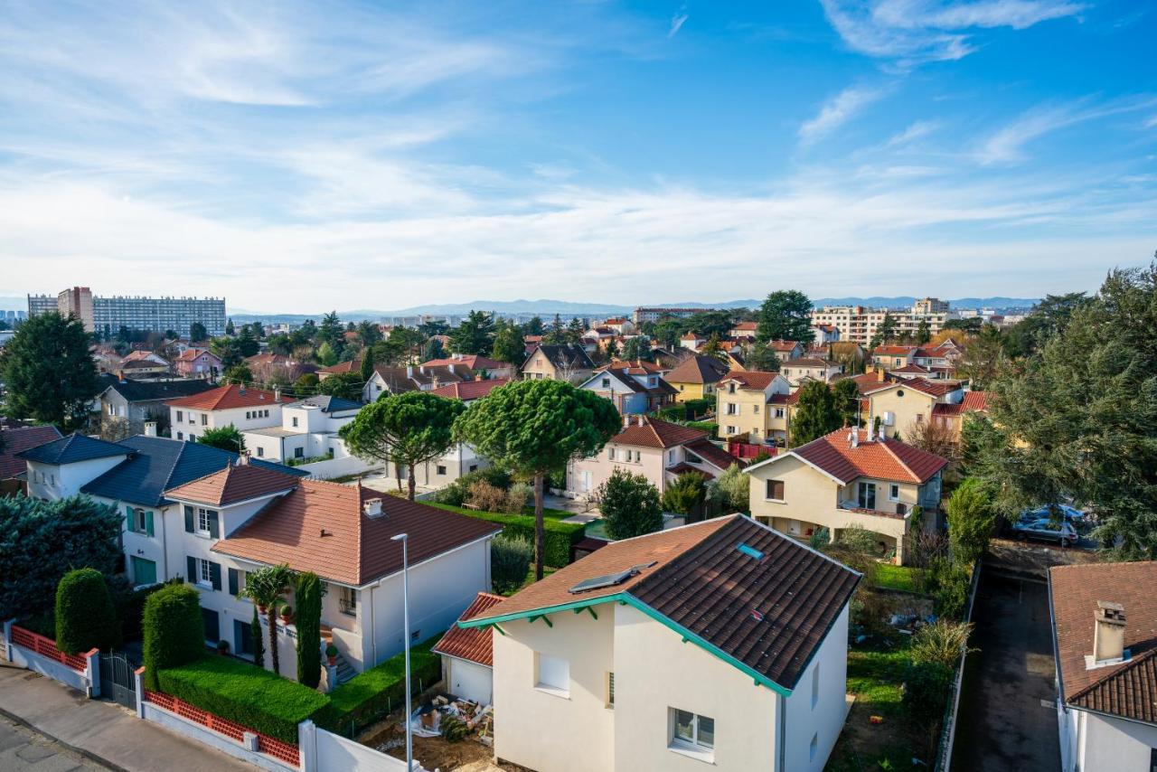 T2 De Standing Climatise Avec Parking Prive, Tram T2 T5, Hopitaux Est Apartment Bron Exterior photo
