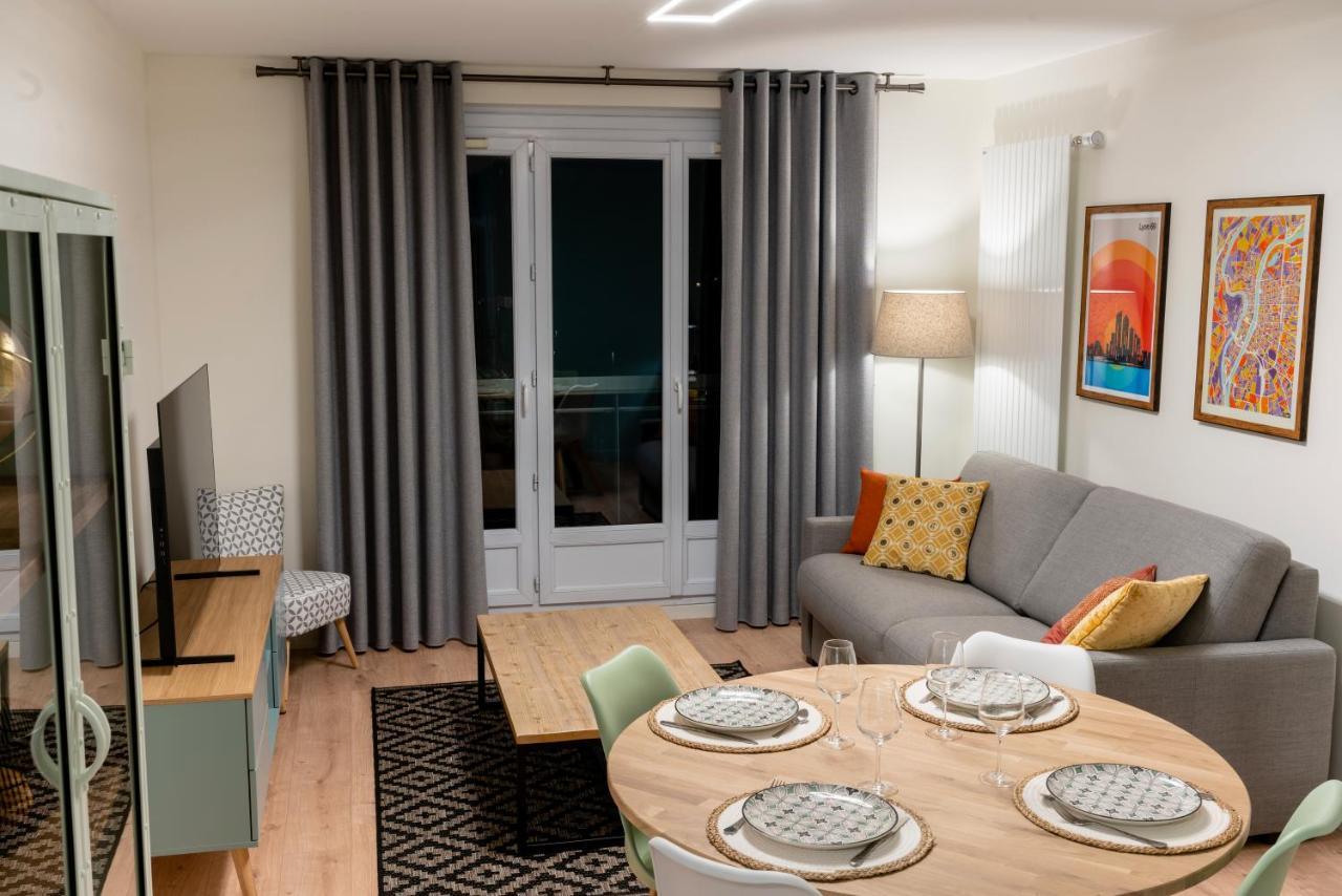 T2 De Standing Climatise Avec Parking Prive, Tram T2 T5, Hopitaux Est Apartment Bron Exterior photo