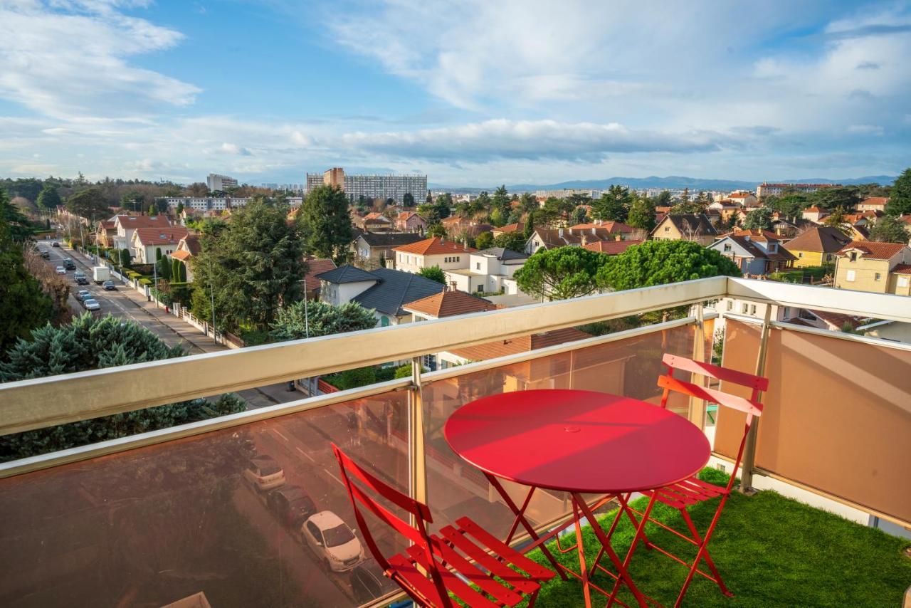 T2 De Standing Climatise Avec Parking Prive, Tram T2 T5, Hopitaux Est Apartment Bron Exterior photo