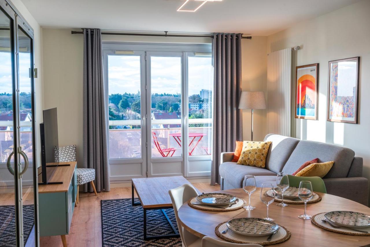 T2 De Standing Climatise Avec Parking Prive, Tram T2 T5, Hopitaux Est Apartment Bron Exterior photo