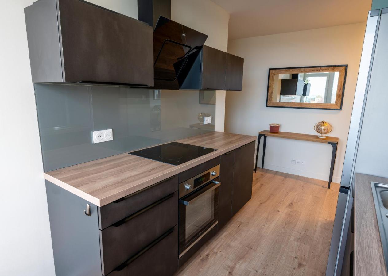 T2 De Standing Climatise Avec Parking Prive, Tram T2 T5, Hopitaux Est Apartment Bron Exterior photo