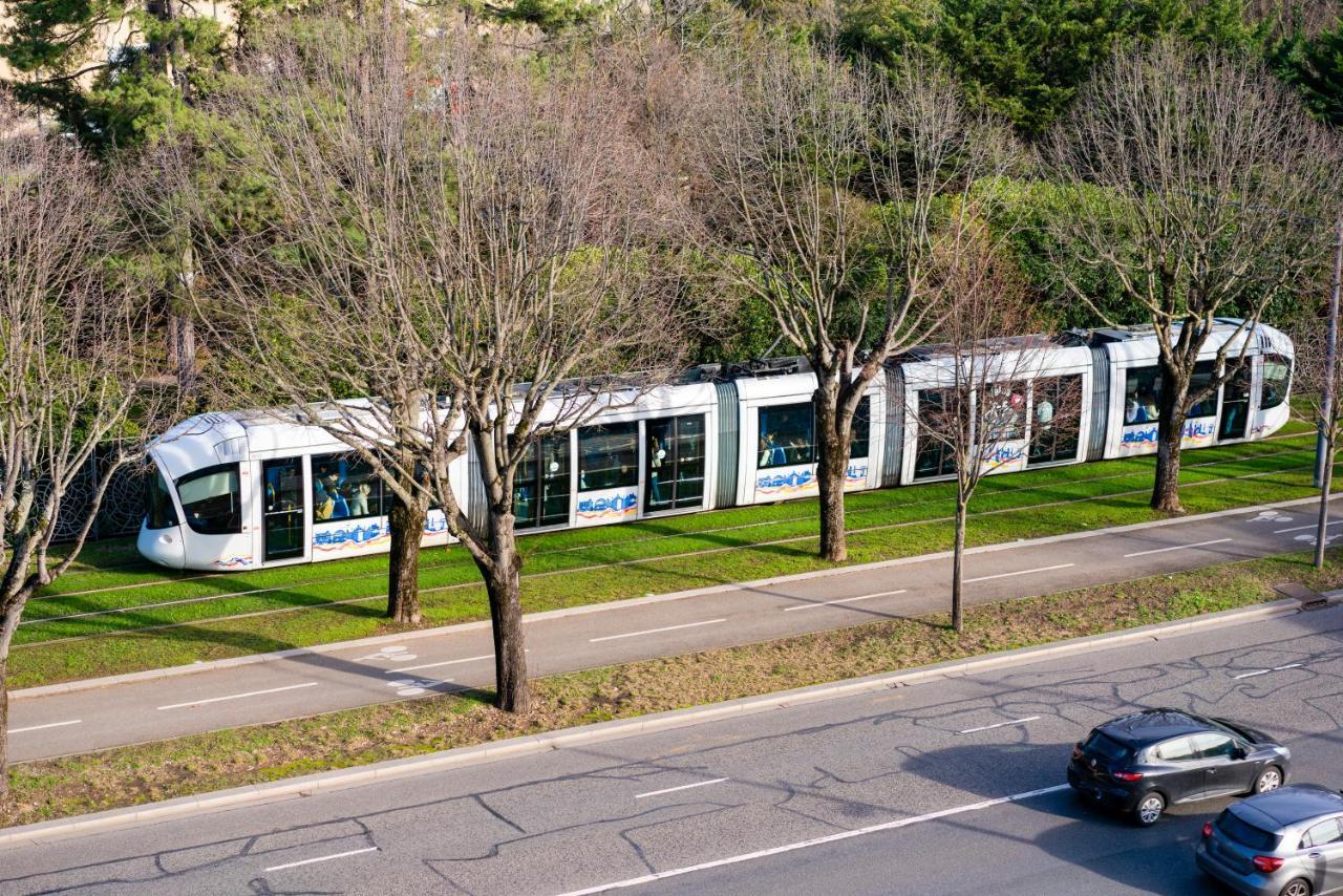 T2 De Standing Climatise Avec Parking Prive, Tram T2 T5, Hopitaux Est Apartment Bron Exterior photo